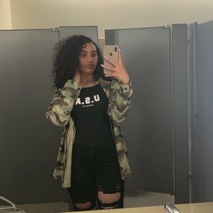 Meet your Posher, Salwa